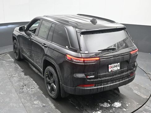 New 2025 Jeep Grand Cherokee Altitude image 35