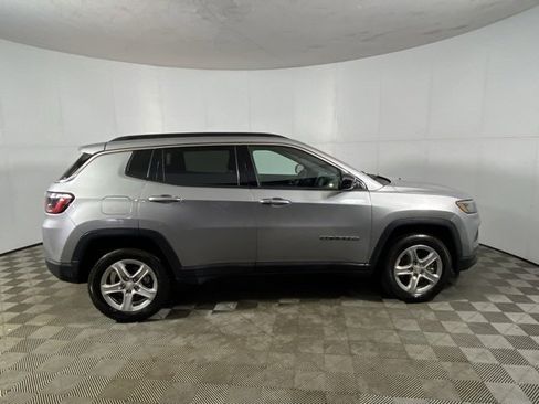 Used 2024 Jeep Compass Latitude image 4