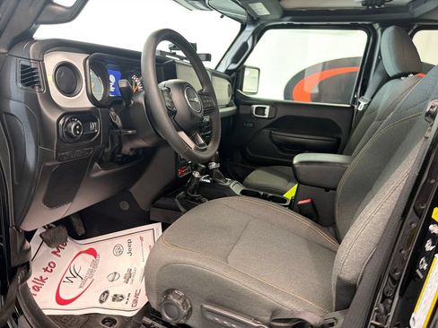 Used 2024 Jeep Gladiator Sport AWD/4WD image 11