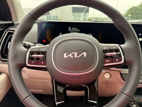 New 2025 Kia Sorento EX w/ Panoramic Sunroof Package FWD image 16