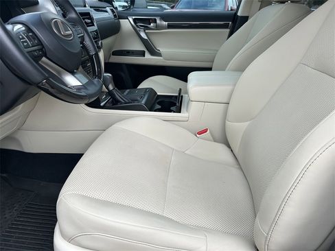 Used 2023 Lexus GX 460 Premium image 11