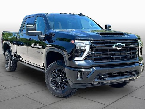 Used 2024 Chevrolet Silverado 2500 LTZ w/ LTZ Plus Package image 2