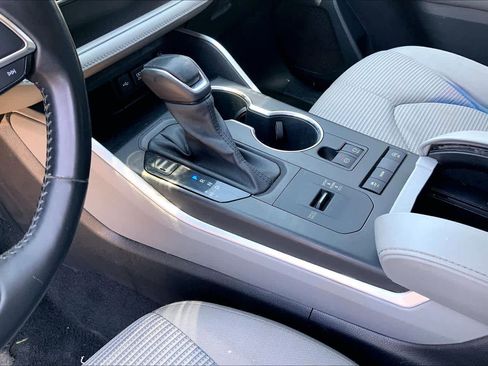 Used 2021 Toyota Highlander LE FWD image 17