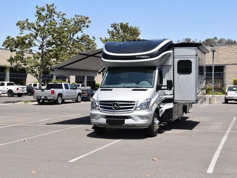 Used 2017 Mercedes-Benz Sprinter 3500 image 7