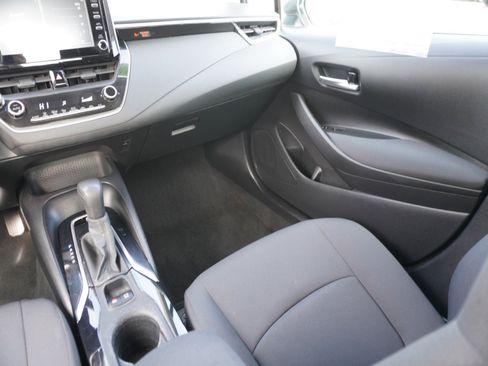 Used 2020 Toyota Corolla LE image 15