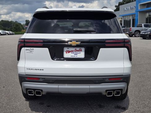 Used 2026 Chevrolet Traverse LT FWD image 8