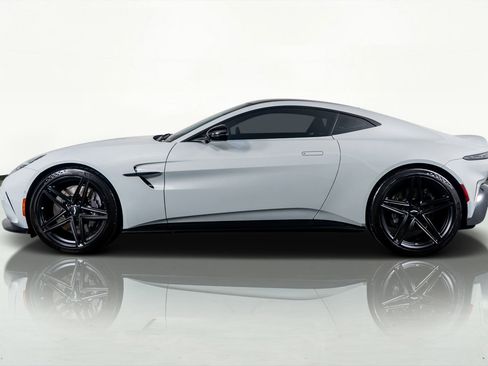 Used 2025 Aston Martin V8 Vantage Coupe image 9