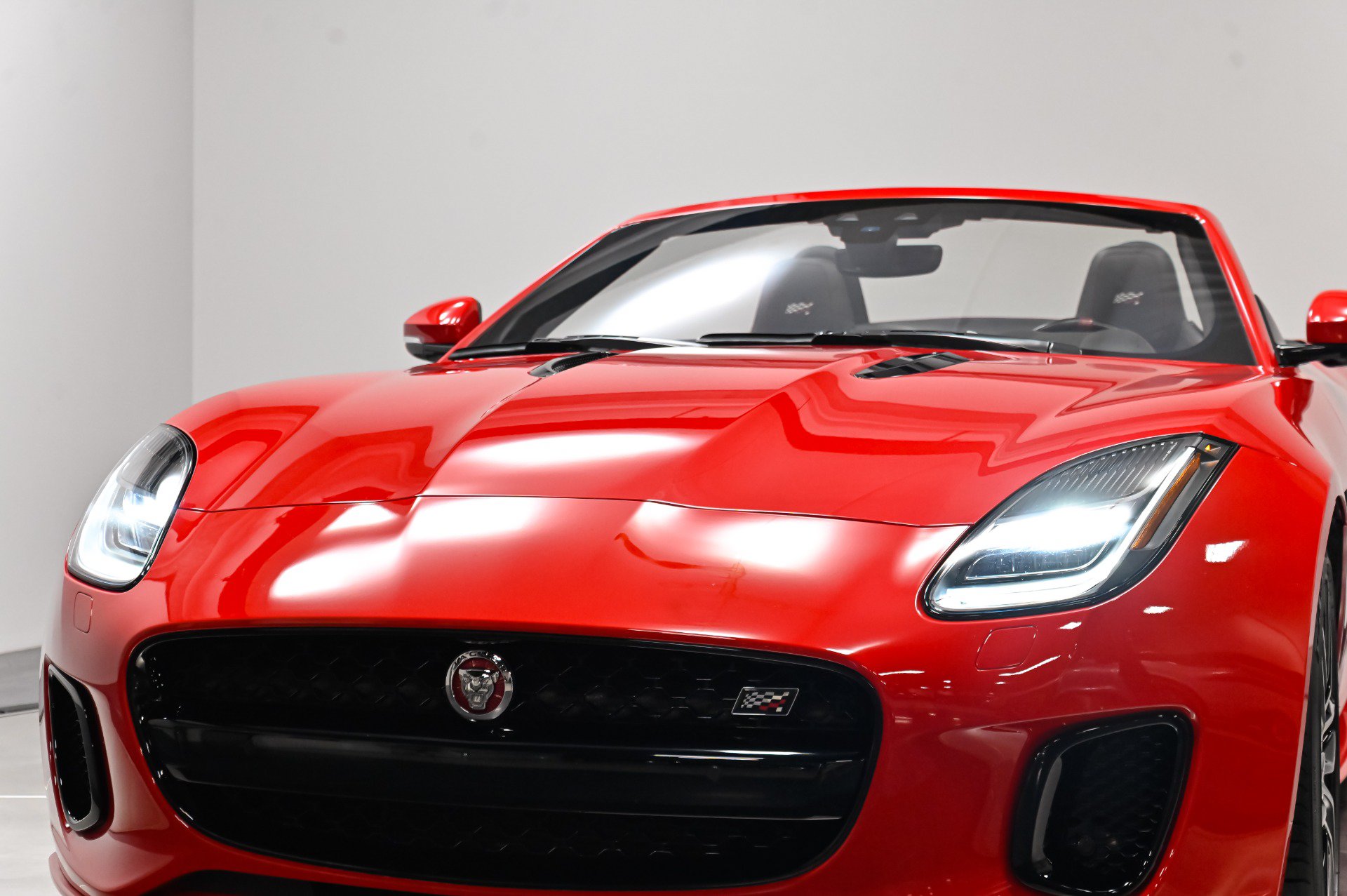 Used 2020 Jaguar F-TYPE Convertible RWD image 47