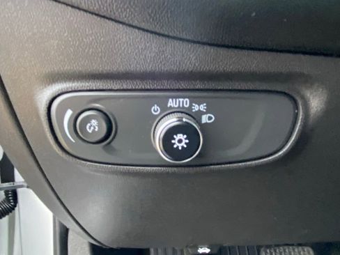 Used 2020 Chevrolet Equinox LT AWD/4WD image 16