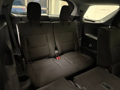 Used 2023 Ford Explorer XLT AWD/4WD image 17