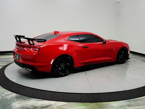 Used 2019 Chevrolet Camaro SS RWD image 5