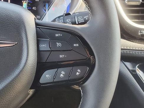 Used 2023 Chrysler Pacifica Limited w/ S Appearance Package image 19