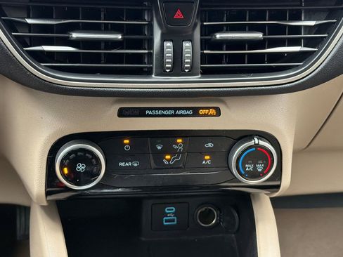 Used 2022 Ford Escape SE image 20