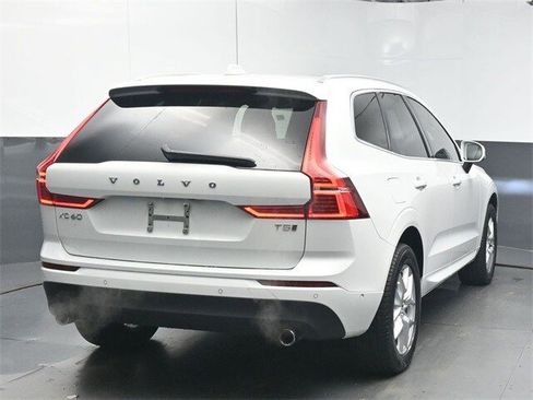 Used 2018 Volvo XC60 T5 Momentum w/ Vision Package image 7