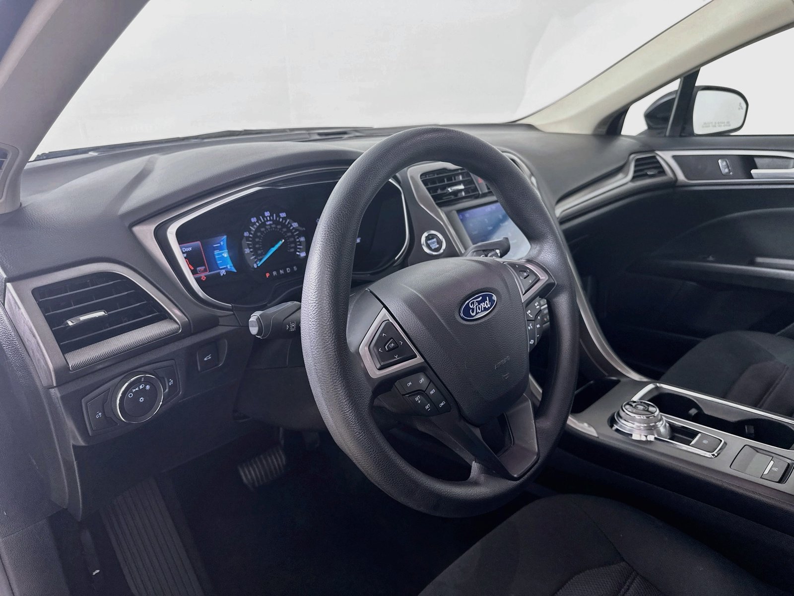 Used 2019 Ford Fusion SE FWD image 32