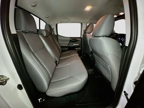 Certified 2020 Toyota Tacoma SR5 AWD/4WD image 34