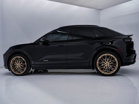 Certified 2025 Porsche Macan Turbo Electric image 2