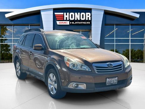 Used 2011 Subaru Outback 2.5i Premium AWD/4WD image 2