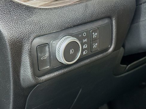 Used 2022 Ford Explorer Limited w/ Equipment Group 301A RWD image 10