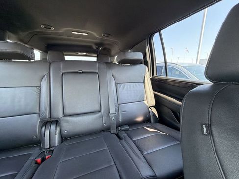 Used 2022 Chevrolet Suburban Z71 image 14