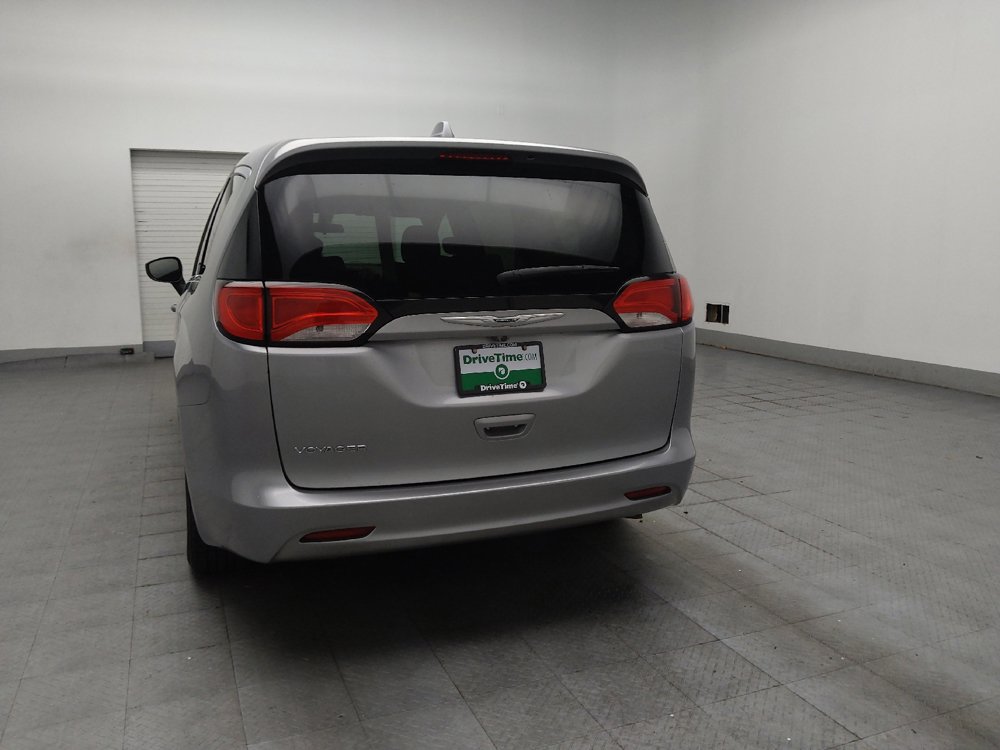 Used 2020 Chrysler Voyager LX FWD image 6