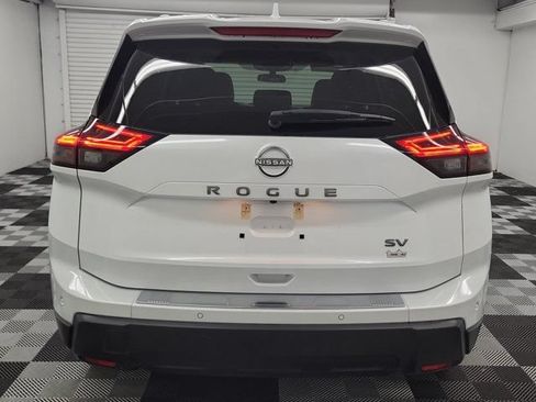 Certified 2024 Nissan Rogue SV w/ SV Premium Package FWD image 5