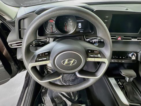 Used 2023 Hyundai Elantra SEL FWD image 11