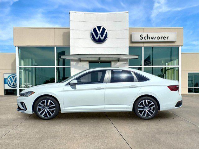 Certified 2025 Volkswagen Jetta SE w/ Sunroof Package FWD image 1