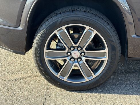 Used 2019 GMC Acadia Denali w/ Technology Package FWD image 10
