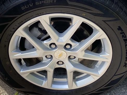 Used 2024 Chevrolet Equinox LT FWD image 28
