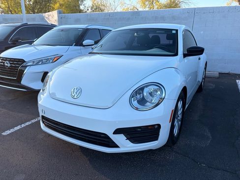Used 2018 Volkswagen Beetle 2.0T S FWD image 2