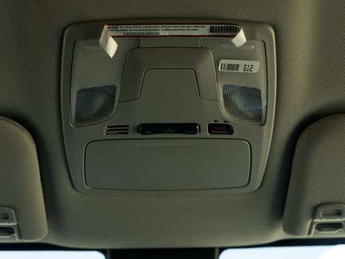 Used 2020 Toyota Sienna L image 36