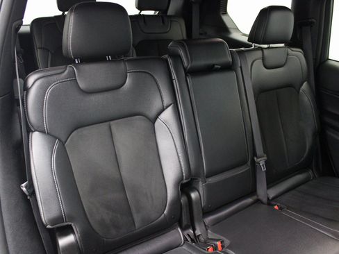 Used 2024 Jeep Grand Cherokee L Laredo image 30