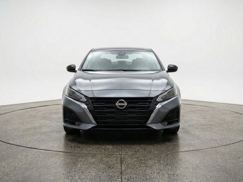 Used 2025 Nissan Altima 2.5 SV FWD image 2