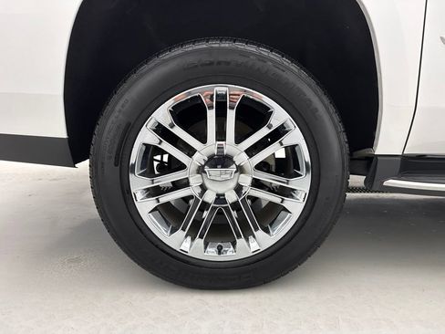 Used 2020 Cadillac Escalade ESV 4WD image 11