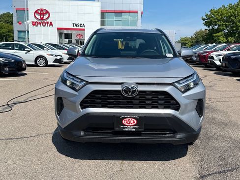 Used 2025 Toyota RAV4 XLE AWD/4WD image 2