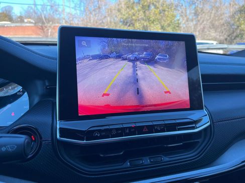 Used 2025 Jeep Compass Trailhawk image 21