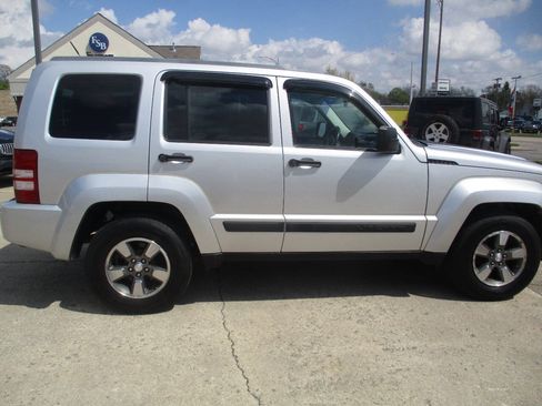 Used 2011 Jeep Liberty Sport AWD/4WD image 7