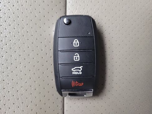 Used 2017 Kia Sorento FWD image 32