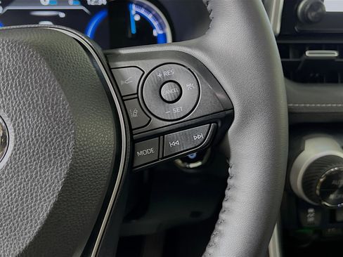 Used 2025 Toyota RAV4 XLE Premium image 20