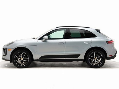 Used 2025 Porsche Macan image 2