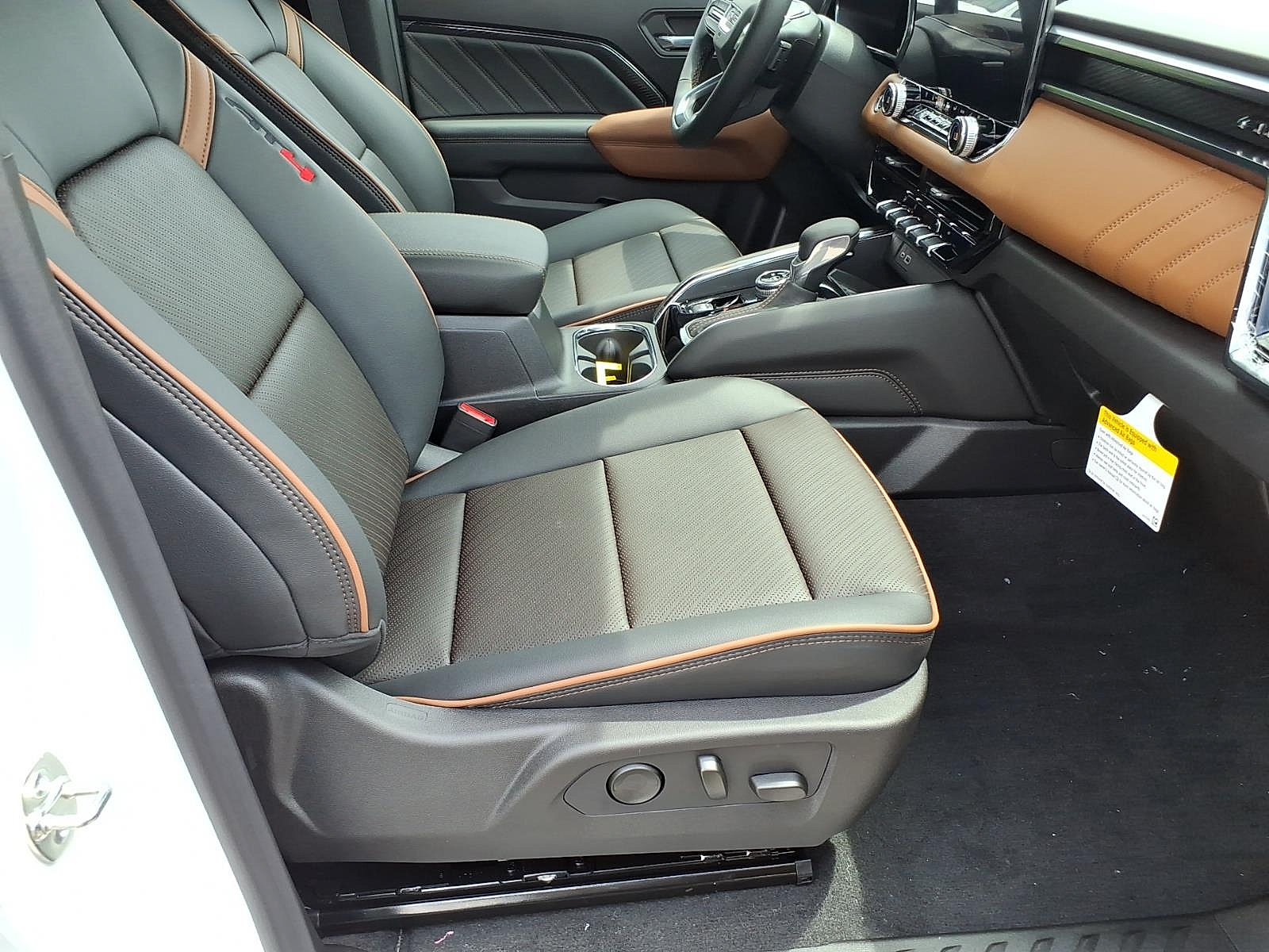 New 2026 GMC Canyon AT4 AWD/4WD image 8