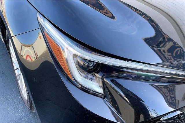 Used 2025 Toyota Corolla SE w/ SE Package FWD image 27