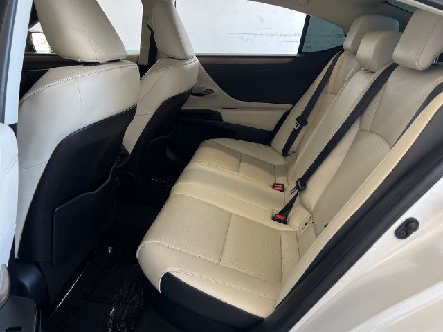 Used 2024 Lexus ES 300h w/ Premium Package FWD image 30