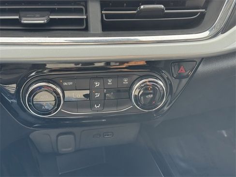 Certified 2025 Chevrolet Trax LT image 13