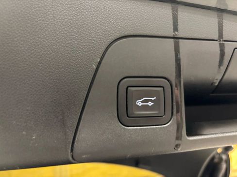 Used 2023 Buick Envision Essence image 35