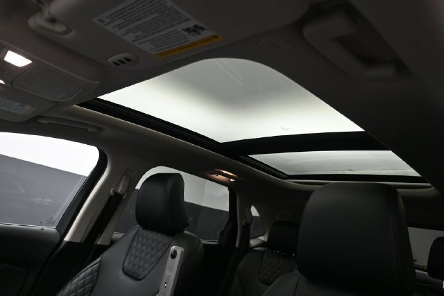 Certified 2024 Ford Edge Titanium AWD/4WD image 18