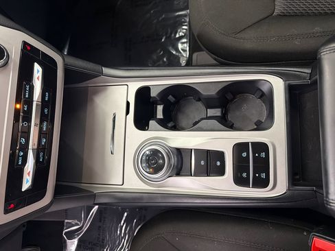 Used 2024 Ford Explorer XLT RWD image 30