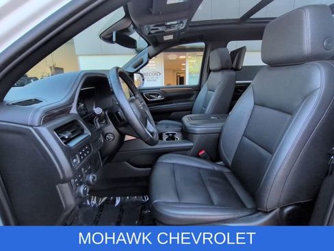 Used 2024 Chevrolet Suburban Z71 w/ Luxury Package AWD/4WD image 21