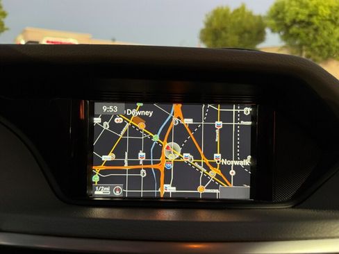 Used 2013 Mercedes-Benz E 350 4MATIC Sedan image 30